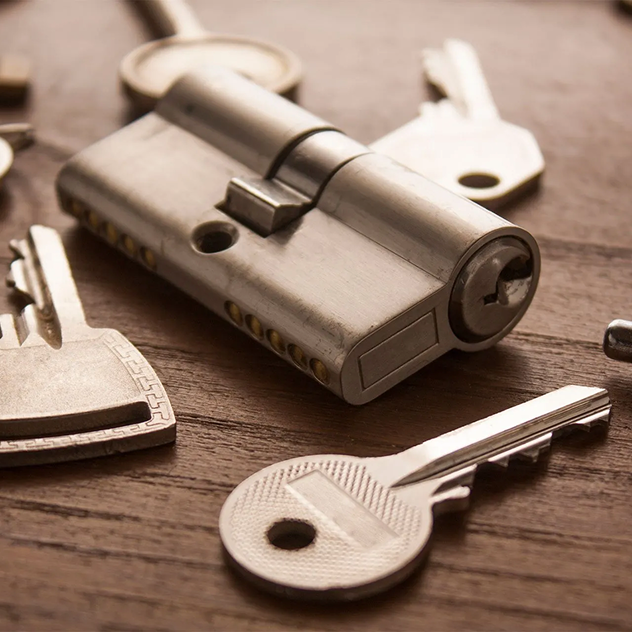 Replacement car key cut on site